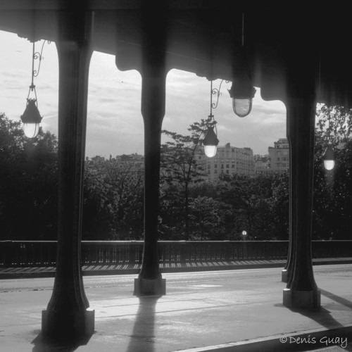 sous les Colonnes 